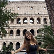 Profesora de asignaturas clásicas y lenguas: historia, español, inglés e italiano (desde primaria hasta bachillerato)