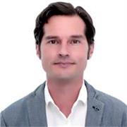 Profesor de marketing con conocimientos en digital