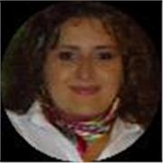 Profesor de matemáticas imparte clase a estudiante de bachillerato
