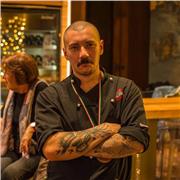 Chef italiano con conoscenza a 360° nel mondo della cucina. Fornisco ricette, consigli e trucchi con spiegazioni esaustive e semplici