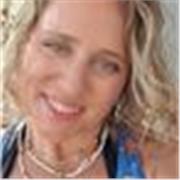 Soy madre, G.Superior de Administración de Empresas,  formada y experimentada en Yoga y meditación. Experiencia en administración.