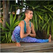 Profesora titulada por la Federación Europea de Yoga, con más de 10 años de experiencia.
