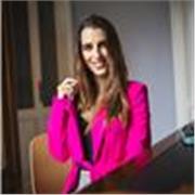 Counselor e coach specializzata in crescita personale, aiuto studenti e giovani a migliorare benessere, e fiducia in se stessi.