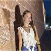 Profesora de primaria apta para la mayoría de materias.