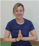 Profesora titulada en Yoga, imparte clases de forma online y presencial