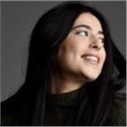 Profesora de diferentes materias imparte clases presenciales