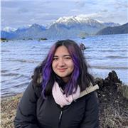 Profesora de educación básica general (lenguaje, historia, matemáticas básica, naturaleza básica)