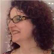 Prof di italiano offre lezioni a studenti di scuole medie e superiori