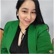 La profesora de Gestión Empresarial imparte clases para todas las personas, niños y adultos