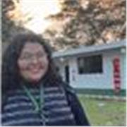 Profesor de apoyo escolar en clase para niños de forma virtual en Ciencias Ambientales