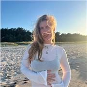 Architekturstudentin mit perfekten Englisch Kenntnissen und tollen Fähigkeiten