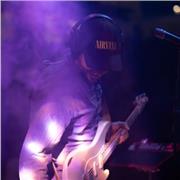 Chitarrista, produttore e cantatutore offre lezioni di Chitarra, Armonia e Teoria