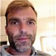 Professeur trilingue (anglais, français, néerlandais) propose son enthousiasme et son savoir faire pour donner des cours de langues, sur place ou par internet