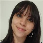 Laureata in mediazione linguistica, traduttrice e consulente in lingua inglese e francese, offre servizi di traduzione e lezioni