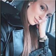 Deutsch-Tutorin, die Kinder bis zur 7 Klasse unterrichtet