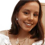 Profesora de auxiliar de enfermería que ofrece clases particulares a estudiantes