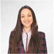 Miriam Quina: licenciada en Bioquímica y máster en Microbiología, apasionada por enseñar e inspirar a través de la ciencia. 