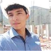 Alumno universitario dicta clases a alumnos del nivel primario