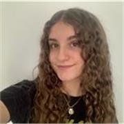 Estudiante de Historia del Arte y profesora de primaria con clases dinámicas y visuales.