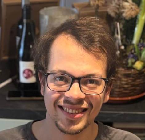 Tomás