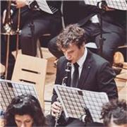 Laureato in Clarinetto insegno strumento e musica