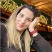 Docente di inglese impartisce lezioni di inglese lingua e letteratura ad alunni di scuole medie superiori