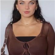 Profesora de ingles, plastica y literatura que imparte clase a niños de todas las edades, de dibujos a niños de entre 6 y 12 años