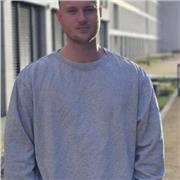 Fitnessökonom mit 13 Jahren Erfahrung im Krafttraining hilft dir deine Trainingsziele zu erreichen