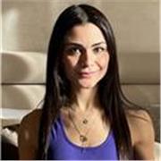 Insegnante di yoga certificata 500h Yoga Alliance, offro lezioni personalizzate di Hatha, Vinyasa Flow e Yin Yoga per il benessere