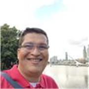 Profesor universitario con 25 años de experiencia