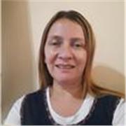 Docente de primaria da clases de apoyo escolar