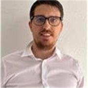 Profesor de español con pasión por los idiomas y enseñar a los alumnos.