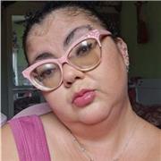 Professora de música com experiência em dar aulas de canto para crianças, jovens e adultos