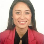 Profesora de matemáticas y ciencias naturales apta para edades de primaria