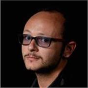 Sono un graphic designer da 20 anni, abito a Bologna e insegno il mio mestiere in maniera creativa