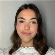 Doy clases especialmente de inglés y matemáticas; también economía, castellano, valenciano y cualquier asignatura de primaria, ESO y bachiller de ciencias sociales