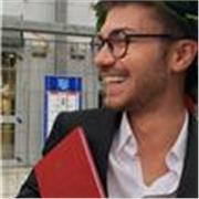 Studente laureato in Scienze e Tecniche Psicologiche impartisce lezioni di filosofia a studenti di liceo