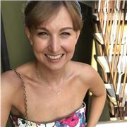 Insegnante di Lettere con esperienza nella scuola impartisce lezioni a studenti di qualsiasi età