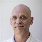 Coach agile de profession, j'aide les individus, les équipes et les organisations à se poser les bonnes questions pour évoluer.