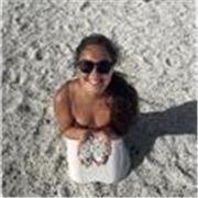 dispuesta a ayudar dinámicamente a niños de primaria 