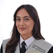Mi nombre es Gabriela. Soy titulada en C1 Advanced exam (CAE), con más de 3 años de experencia. Ofrezco clases online y presenciales en Elche o alrededores