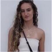 Actual alumna de la Universidad de Cantabria en Grado de Magisterio de Primaria. Cuento con título Profesional de piano.