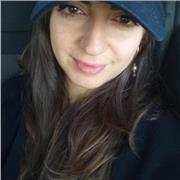 Docente di violino impartisce lezioni per studenti di tutte le età