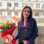 Sono dottore di ricerca in ambito biomedico con esperienza in laboratorio e nella formazione universitaria.