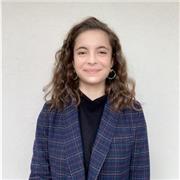 D’origine française, je maîtrise également l’anglais, l’allemand et l’espagnol. Je souhaiterais donc enseigner le français.