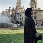 Mi trabajo consiste en explicar de la mejor manera como entender las matemáticos, tanto de eso como de bachillerato.