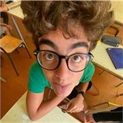 Vai da un coetaneo che te la passi meglio!