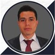 Profesor de computación e informática y educación física que guía e imparte clases en línea niños y jóvenes de todas las edades