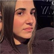 Alunna del liceo linguistico Manzoni di Milano, livello B1 certificato. Offro preparazione grammaticale e/o conversazione