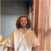 Stop aux cours scolaires : apprenez l'anglais authentique avec un expert linguistique.